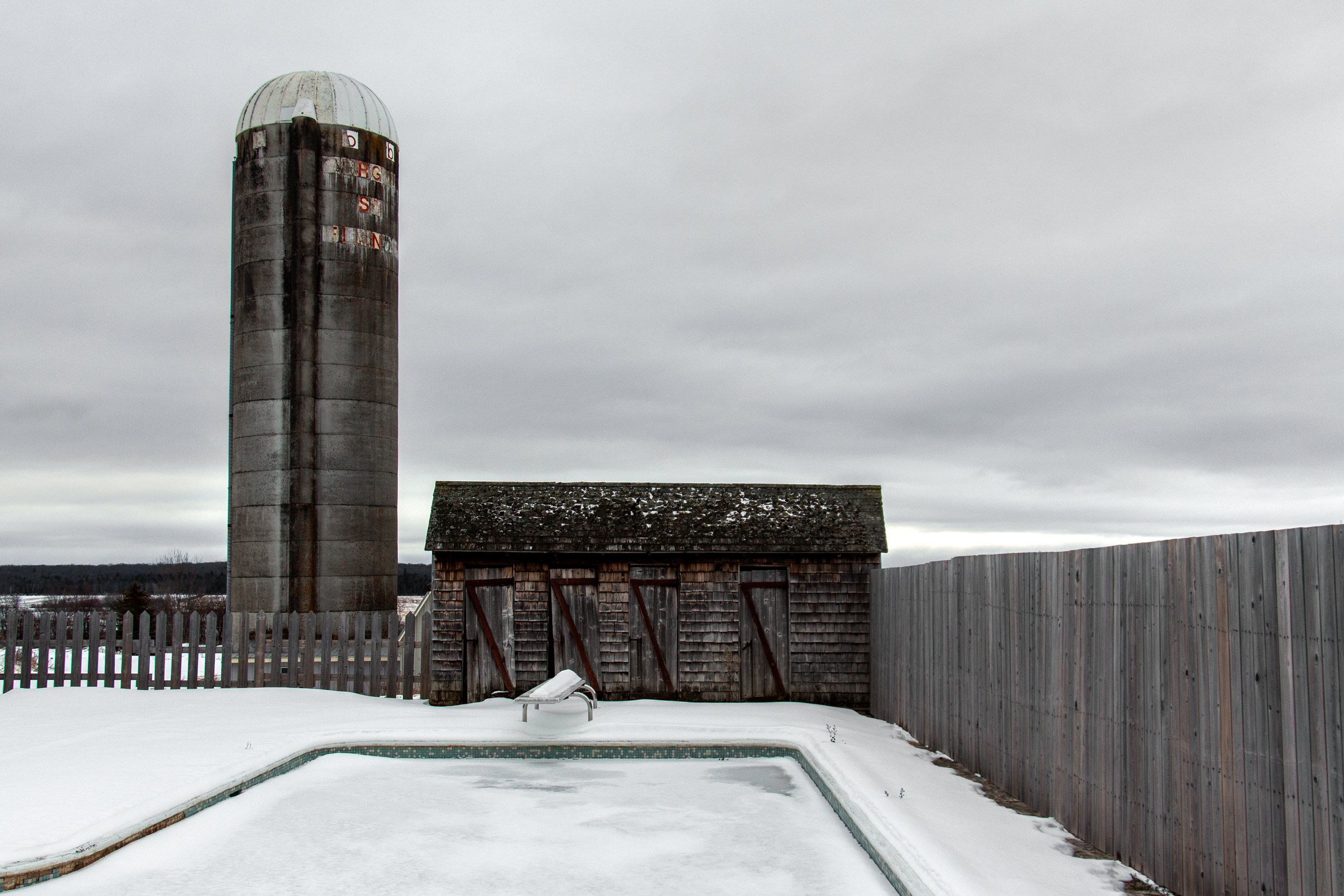 Schwimmbecken im Winter in Kanada.