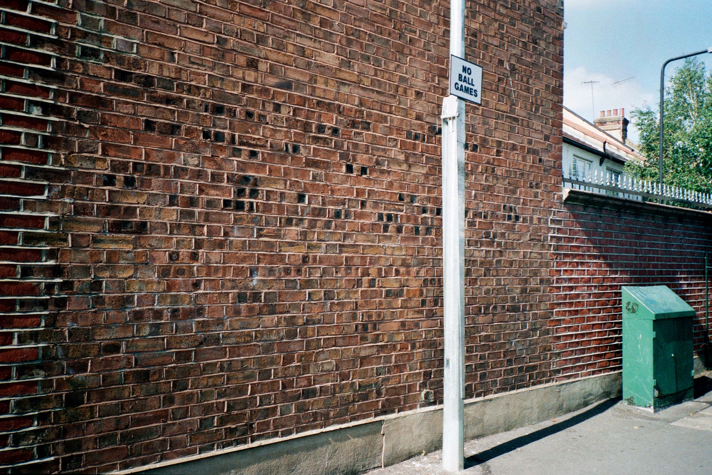 Eine Backsteinmauer in England.